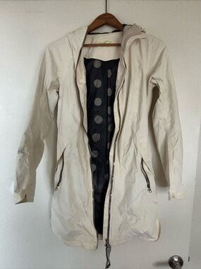 Lululemon Cream Hooded Women's Jacket with Polka Dot Lining